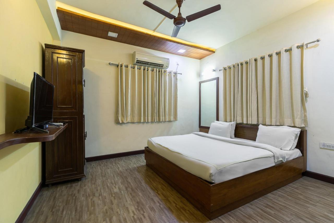 Capital O 47539Capital O Umbergaon Club Hotel Umargām Buitenkant foto