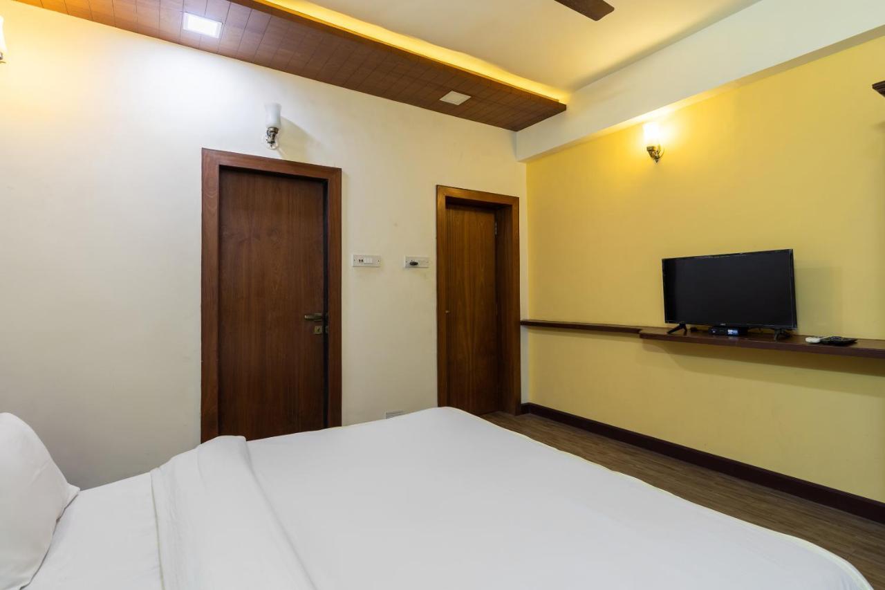 Capital O 47539Capital O Umbergaon Club Hotel Umargām Buitenkant foto