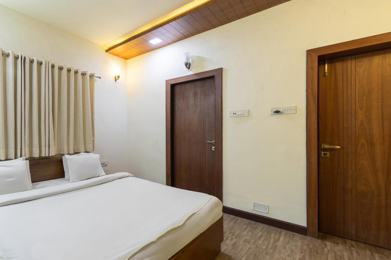 Capital O 47539Capital O Umbergaon Club Hotel Umargām Buitenkant foto