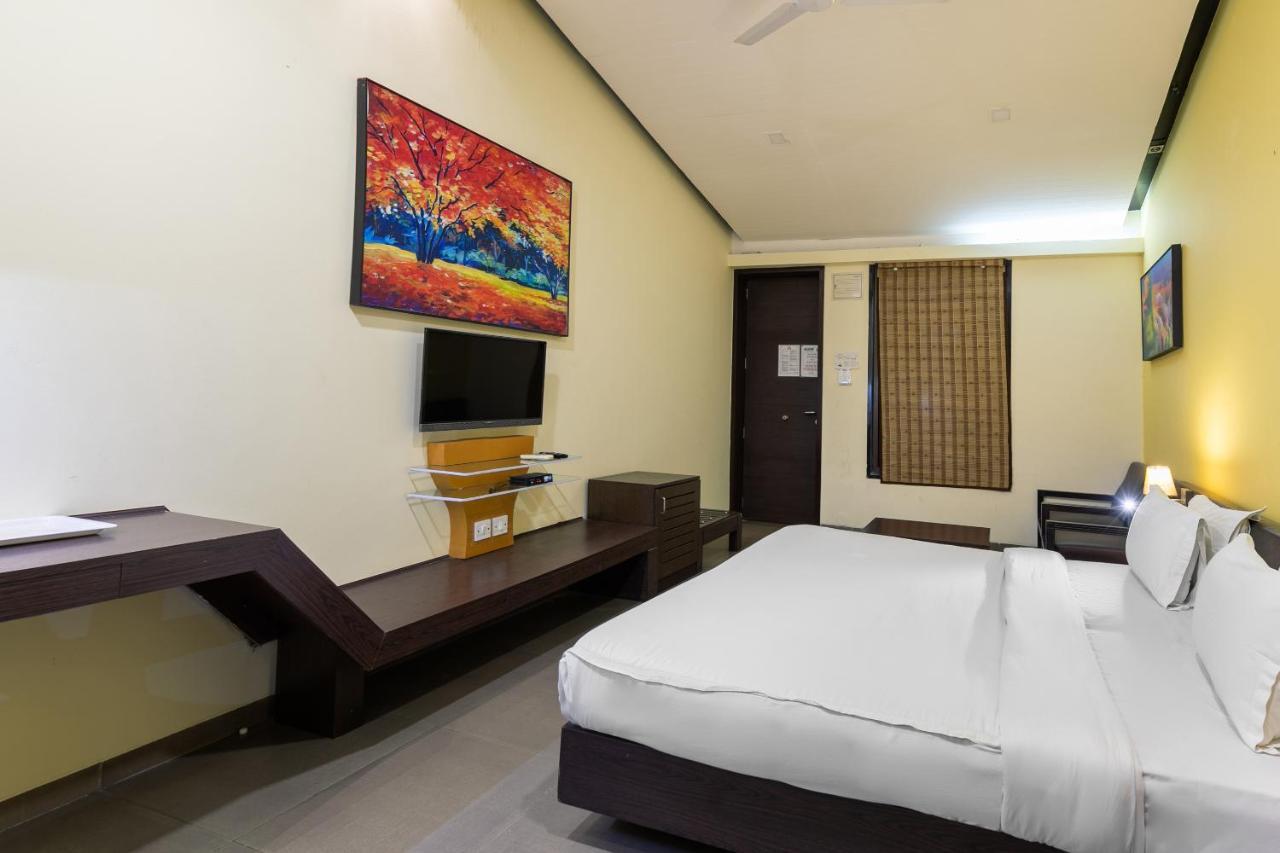 Capital O 47539Capital O Umbergaon Club Hotel Umargām Buitenkant foto