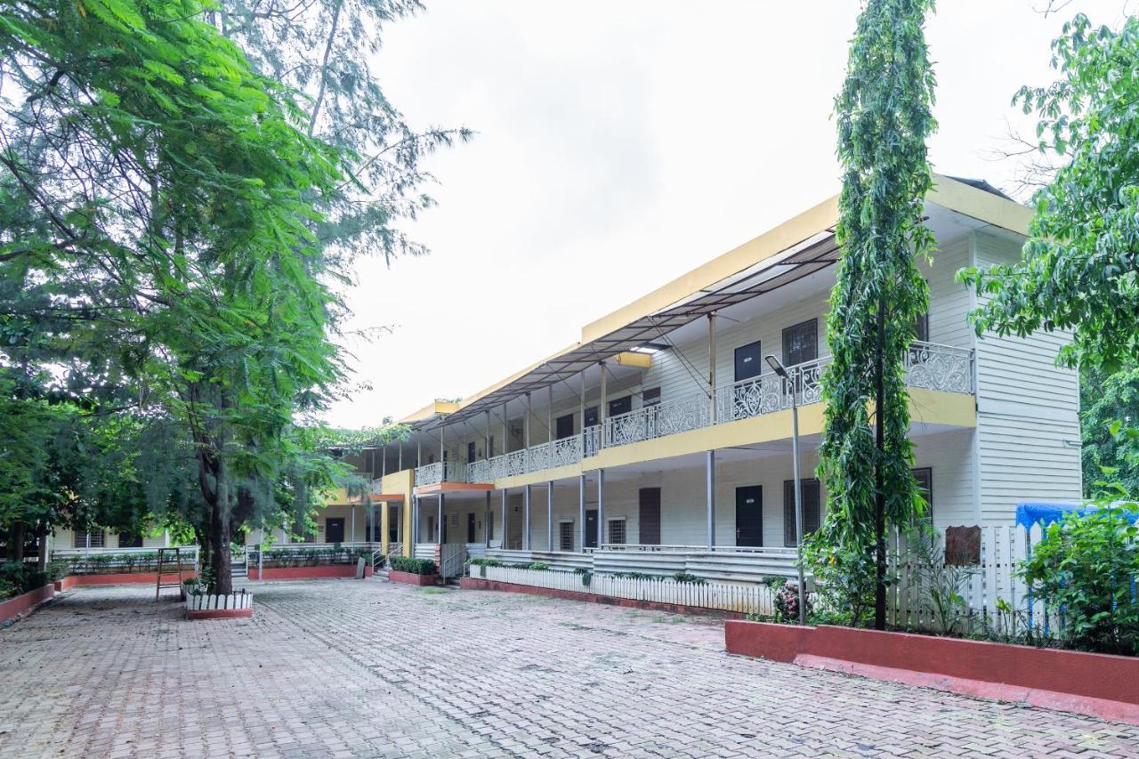 Capital O 47539Capital O Umbergaon Club Hotel Umargām Buitenkant foto