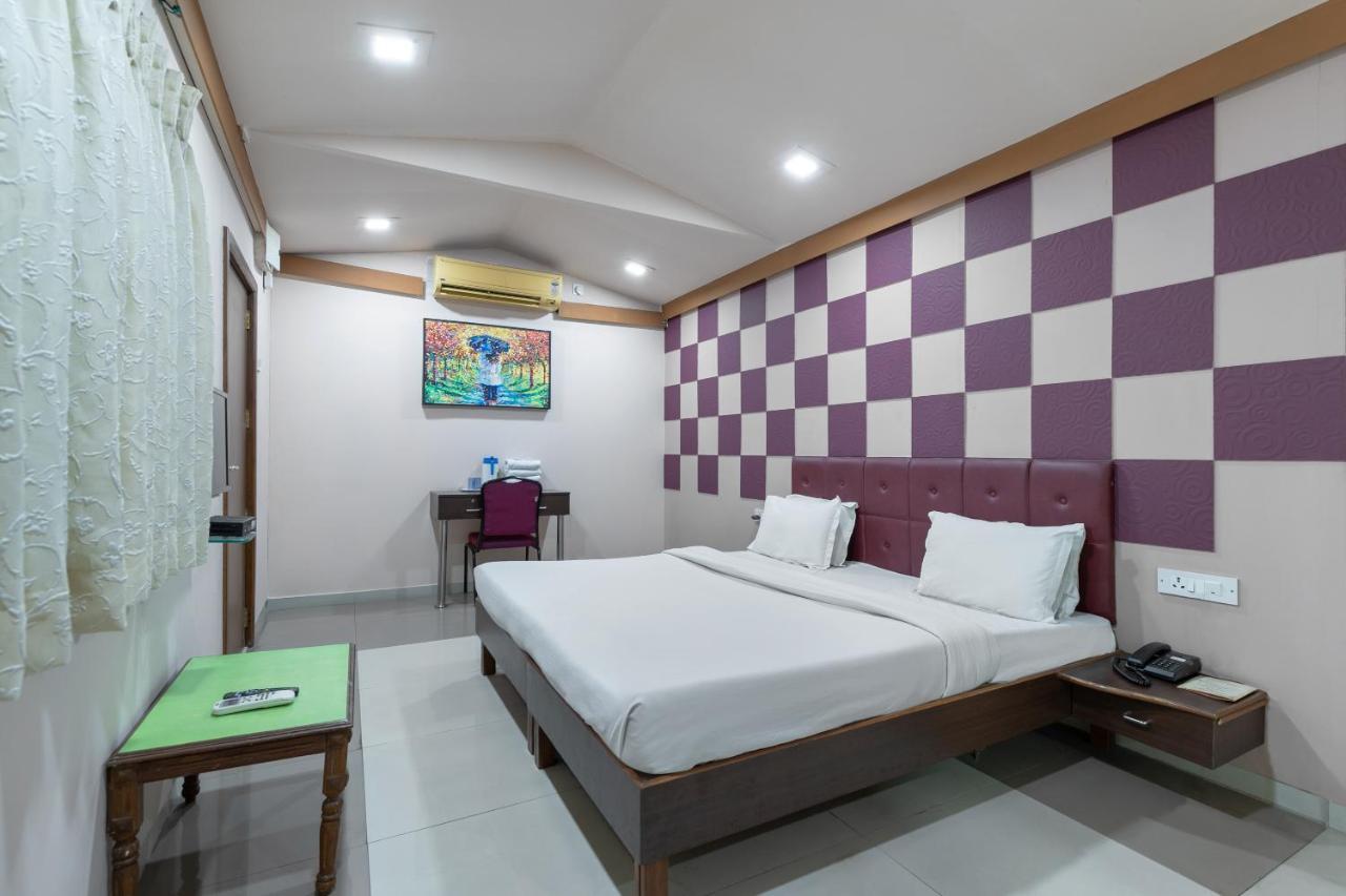 Capital O 47539Capital O Umbergaon Club Hotel Umargām Buitenkant foto