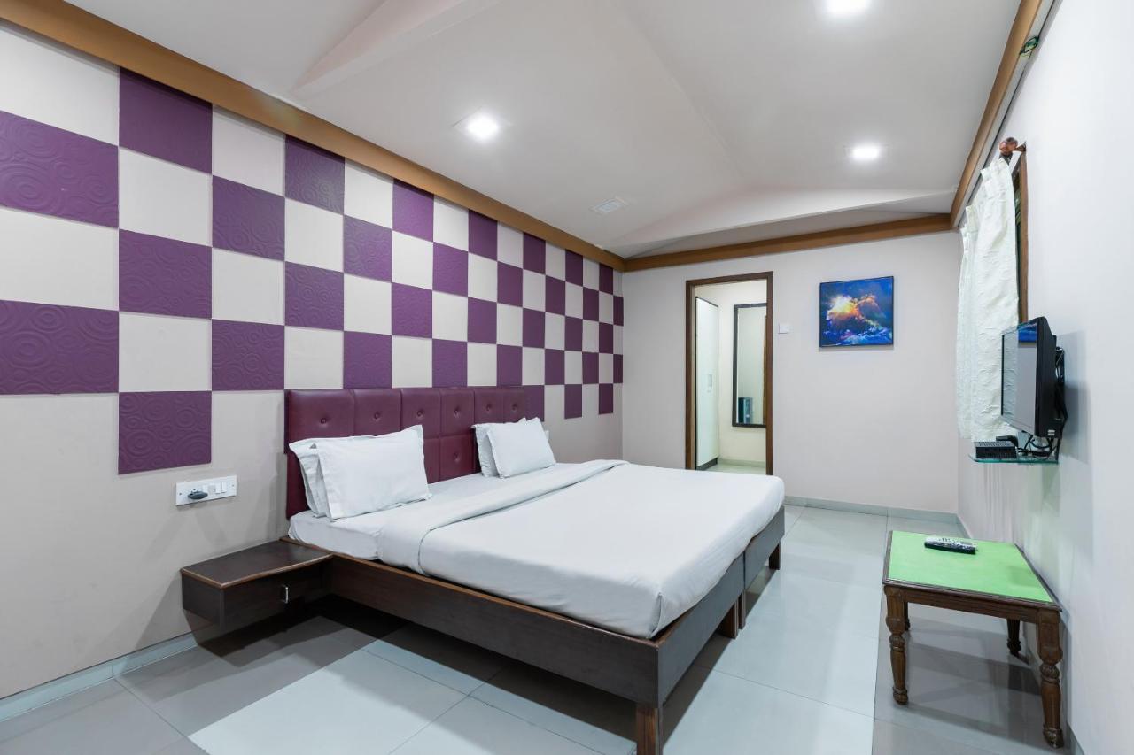 Capital O 47539Capital O Umbergaon Club Hotel Umargām Buitenkant foto