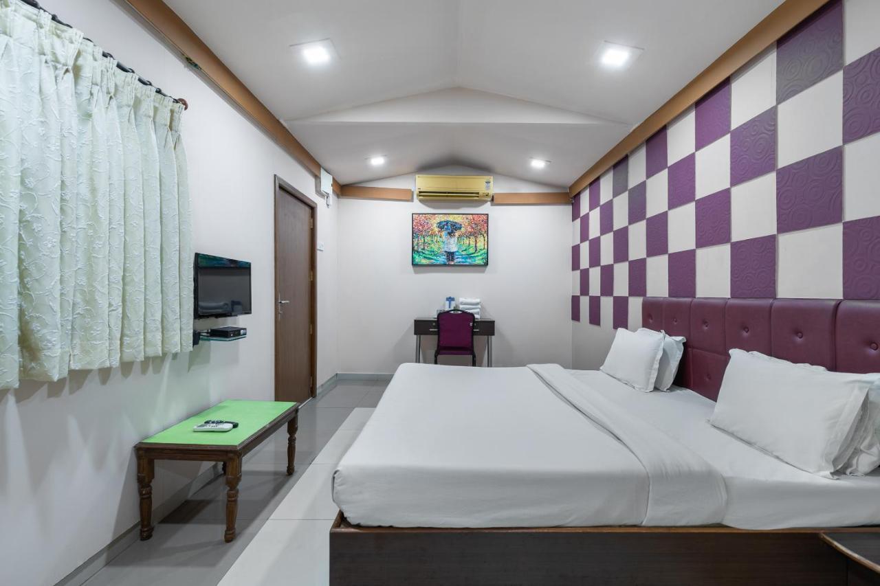 Capital O 47539Capital O Umbergaon Club Hotel Umargām Buitenkant foto