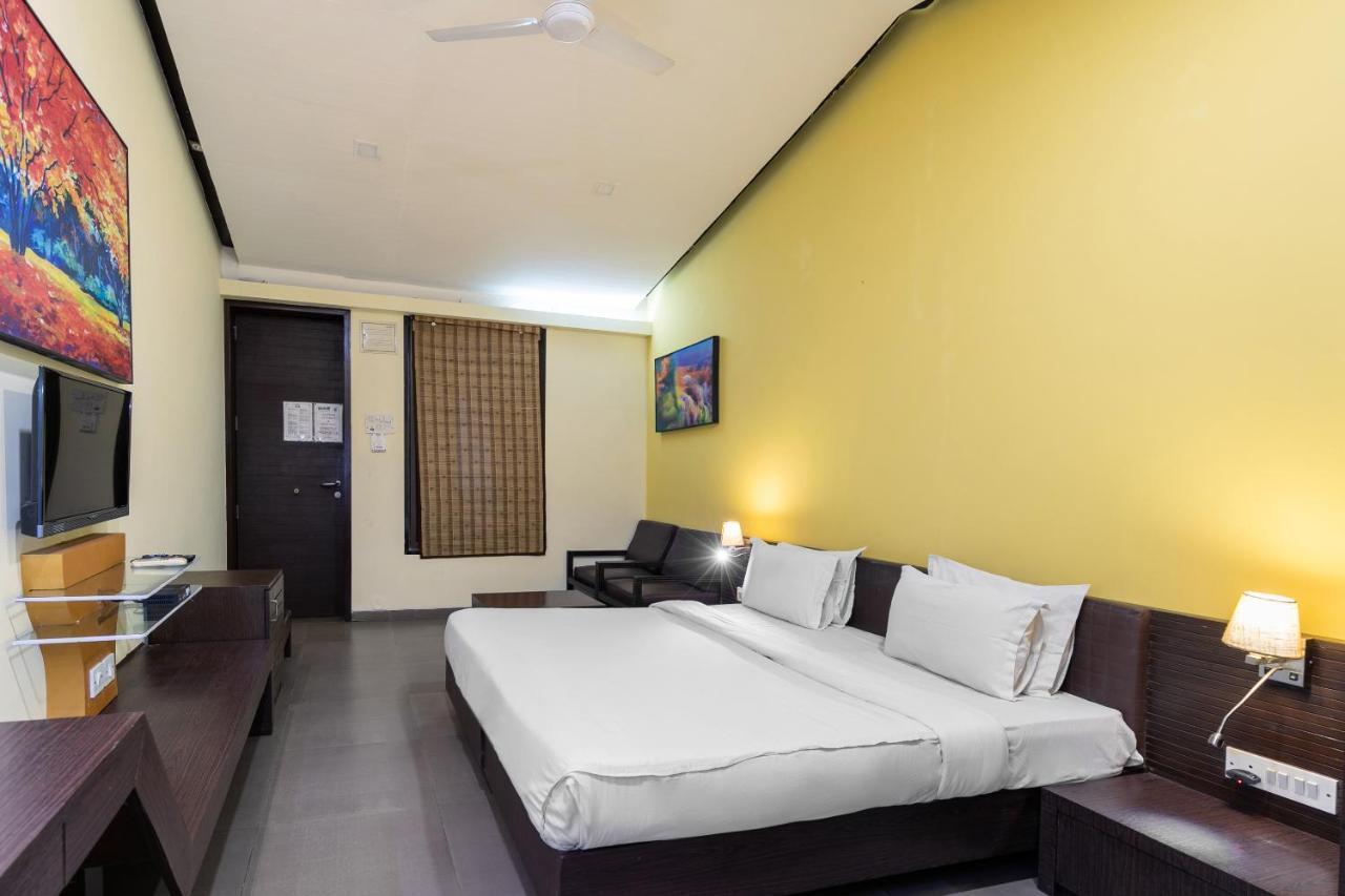 Capital O 47539Capital O Umbergaon Club Hotel Umargām Buitenkant foto