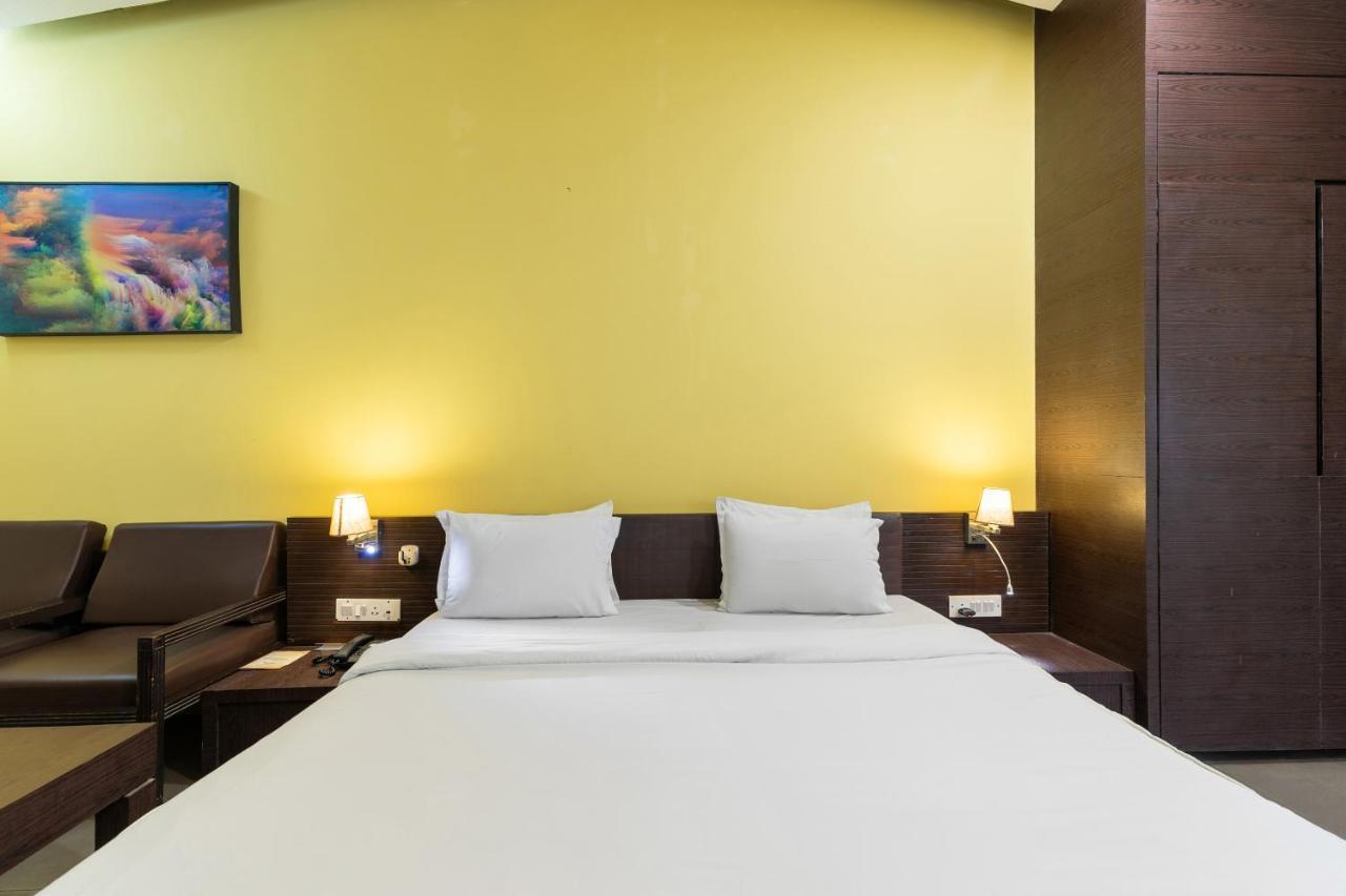 Capital O 47539Capital O Umbergaon Club Hotel Umargām Buitenkant foto