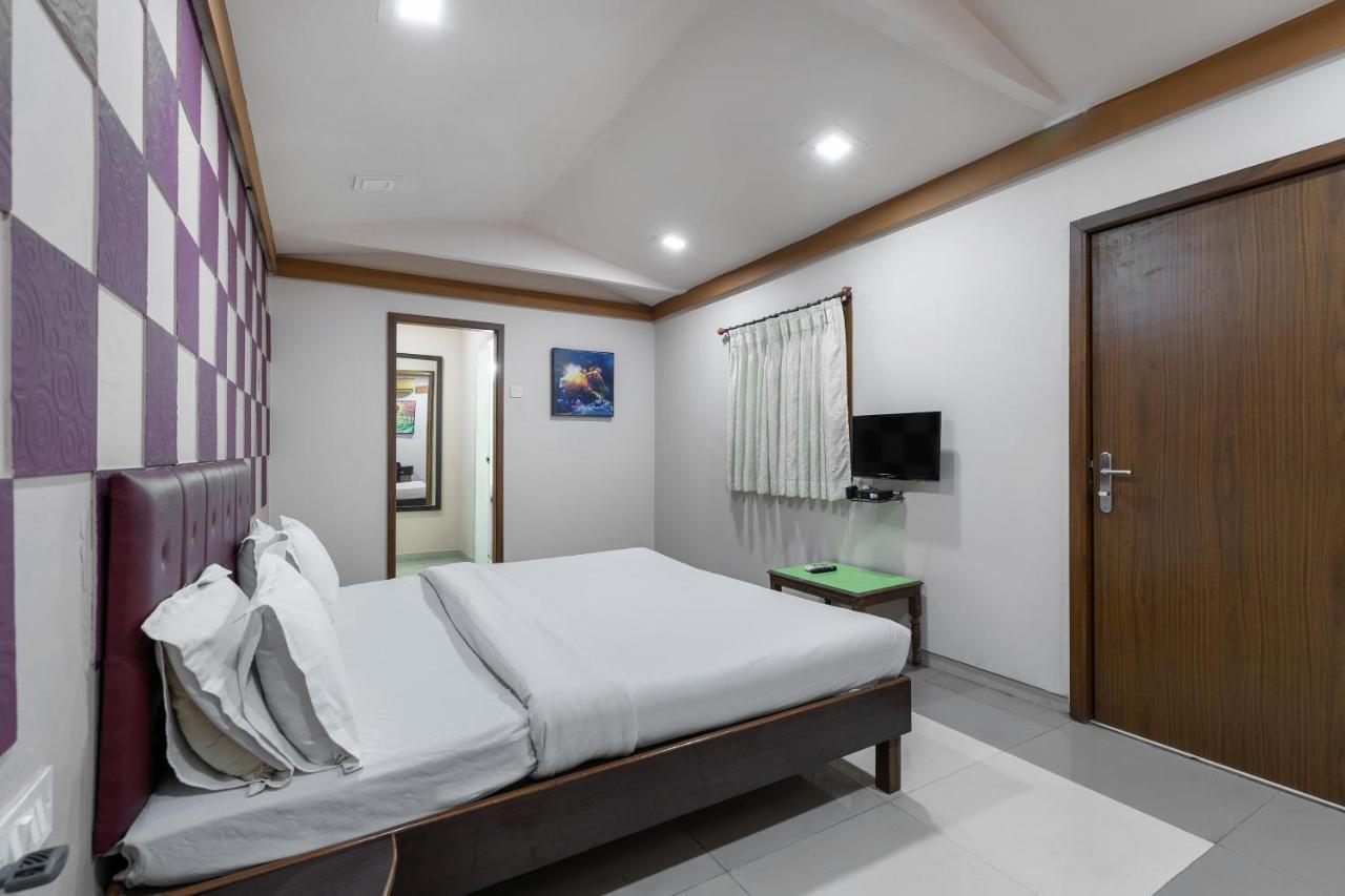 Capital O 47539Capital O Umbergaon Club Hotel Umargām Buitenkant foto