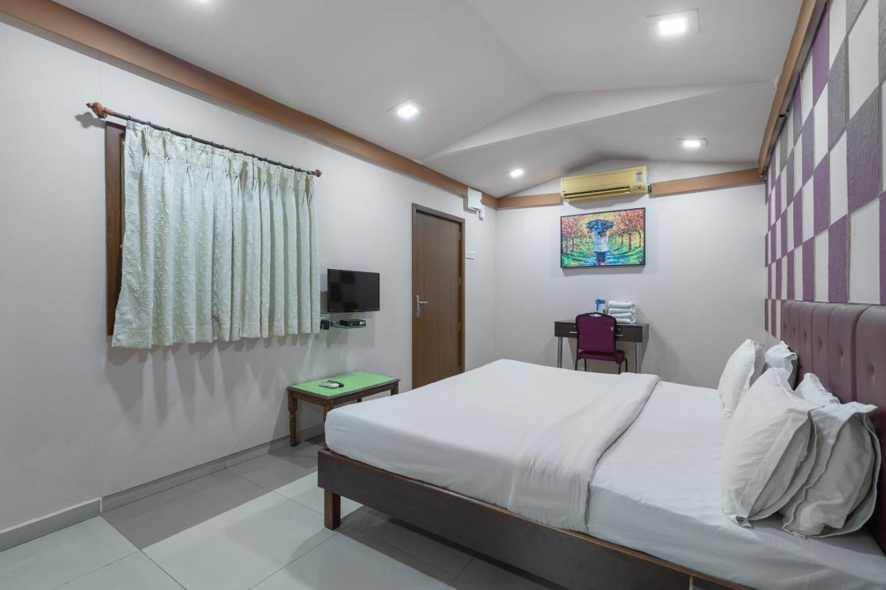 Capital O 47539Capital O Umbergaon Club Hotel Umargām Buitenkant foto