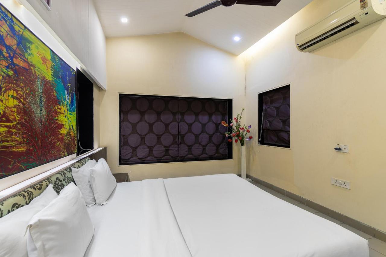 Capital O 47539Capital O Umbergaon Club Hotel Umargām Buitenkant foto